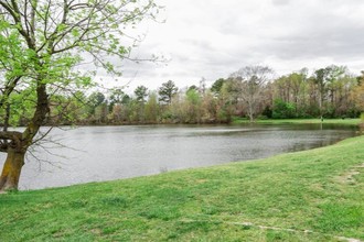 Newport Lake in Newport News, VA - Foto de edificio - Building Photo