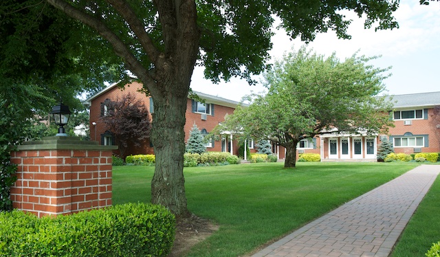 Fairfield Gardens At Port Jefferson in Port Jefferson Station, NY - Building Photo - Building Photo