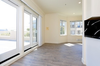 Balboa Luxury Apartments in San Francisco, CA - Building Photo - Interior Photo