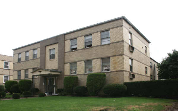 617 N Broad St in Lansdale, PA - Building Photo