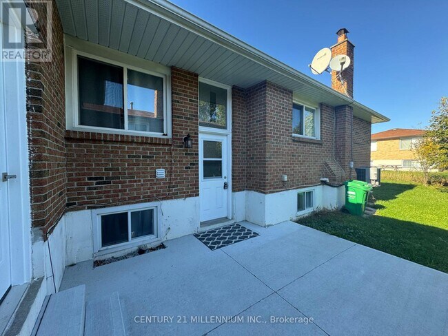 149 Manitou Crescent in Brampton, ON - Building Photo - Building Photo