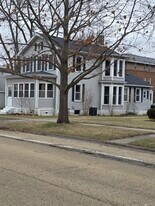 717 W Main St in Ottawa, IL - Building Photo