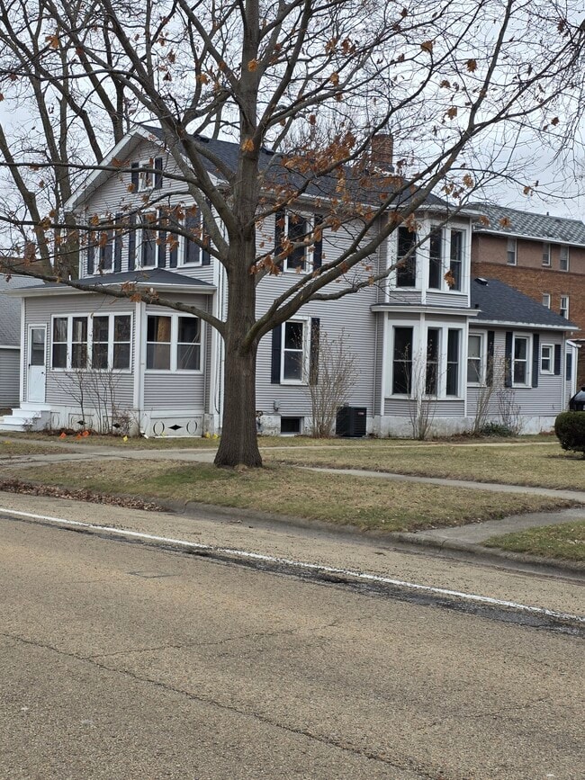 property at 717 W Main St