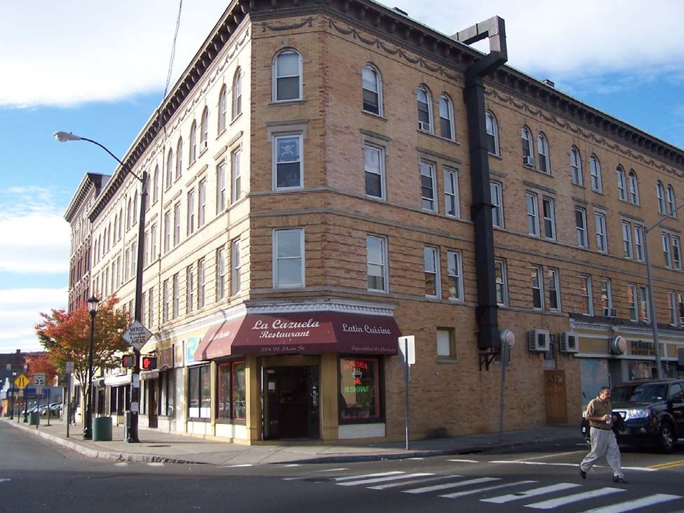 Towerview Apartments in Waterbury, CT - Building Photo