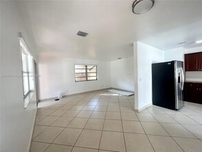 723 NE 4th Ct. in Hallandale Beach, FL - Building Photo - Building Photo