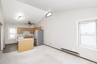 344 6th Ave S in Fargo, ND - Foto de edificio - Building Photo