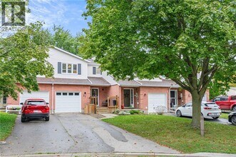 21 Graystone Ct in Brant, ON - Building Photo - Building Photo