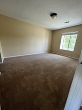 323 Beverly St in Hinesville, GA - Building Photo - Building Photo