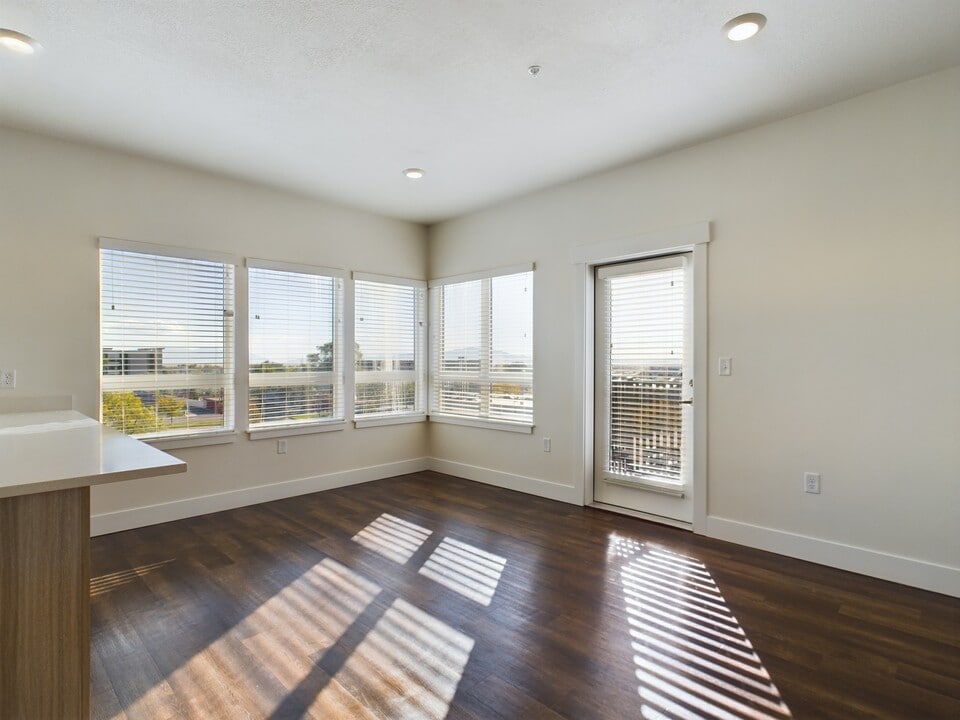 Hart Apartments in Clearfield, UT - Building Photo