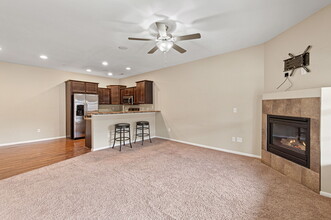 414 Churchill Dr in North Liberty, IA - Foto de edificio - Building Photo