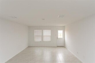 2902 Greenhorn Ave in Crandall, TX - Foto de edificio - Building Photo