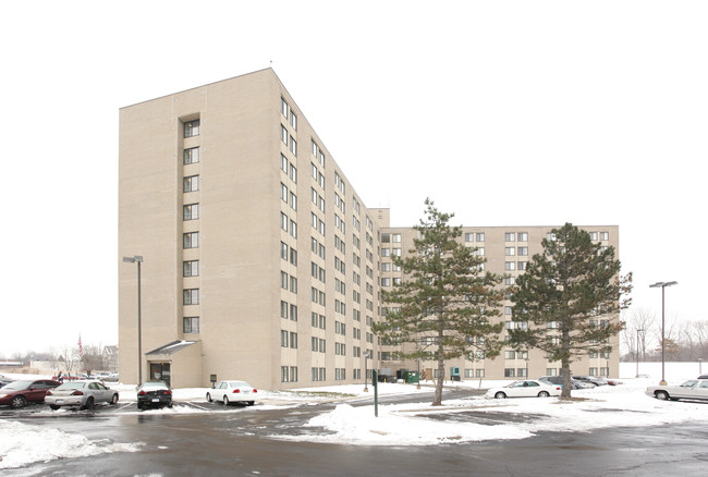 Thompson Tower in Inkster, MI - Foto de edificio - Building Photo