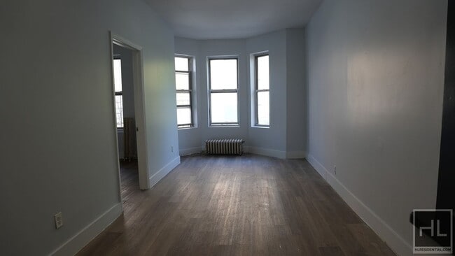 CLINTON AVENUE, Unit 2F in Bronx, NY - Foto de edificio - Building Photo