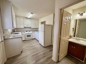 5296 Weyden Trail in Norcross, GA - Foto de edificio - Building Photo