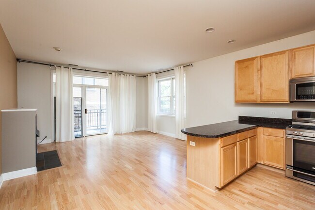 property at 2330 W St Paul Ave