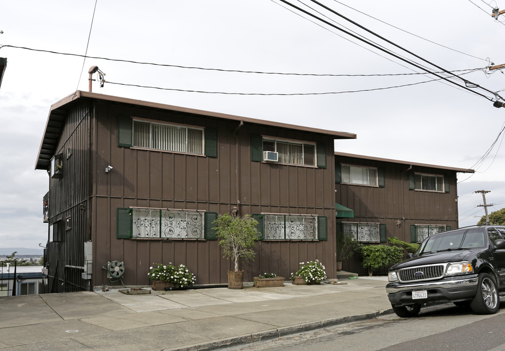 6515 Outlook Ave in Oakland, CA - Foto de edificio