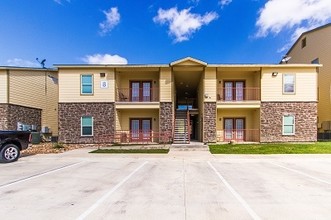 Chaparral Place Apartments in Pleasanton, TX - Building Photo - Building Photo