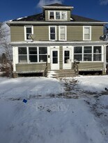 820 E Wyandotte St in Freeport, IL - Building Photo