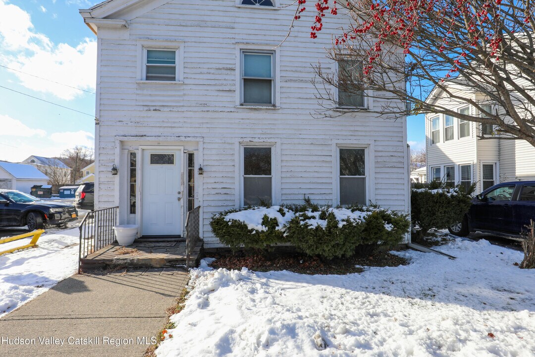 180 Broadway in Port Ewen, NY - Building Photo