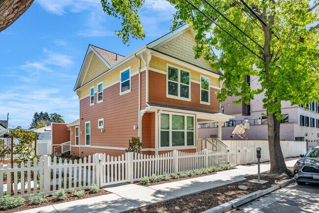 2016 Dwight Way, Unit B in Berkeley, CA - Building Photo - Building Photo