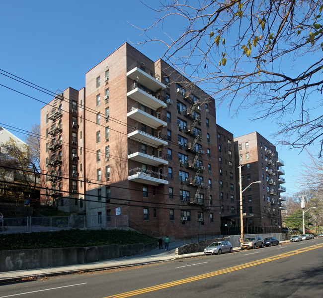 277 Bronx River Rd in Yonkers, NY - Foto de edificio - Building Photo