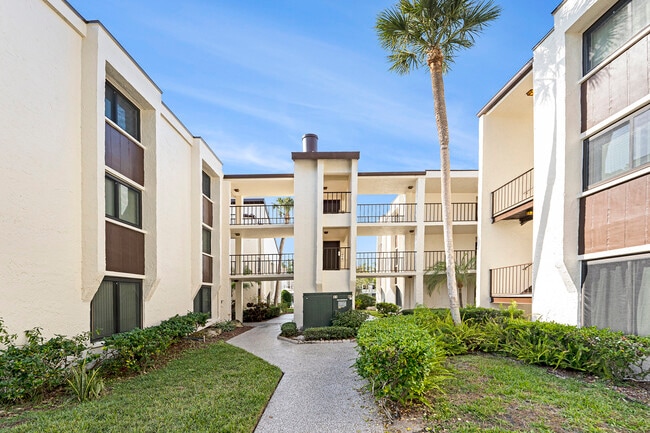 2211 Belleair Rd, Unit D4