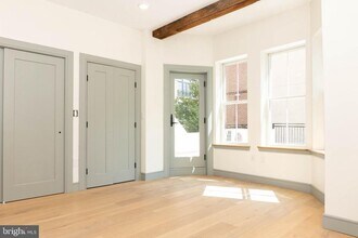 327 S 16th St in Philadelphia, PA - Building Photo - Building Photo