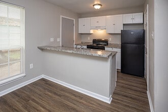 Greenview East in Baton Rouge, LA - Building Photo - Interior Photo