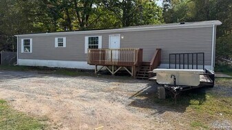 30 Woodcliff Ave in Monticello, NY - Building Photo