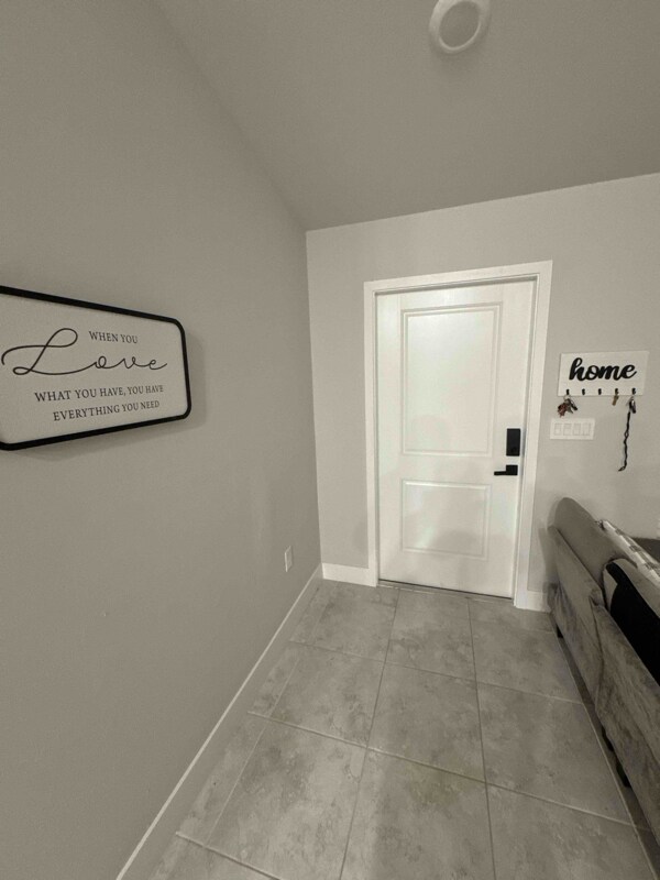 304 Preston St in Lehigh Acres, FL - Foto de edificio - Building Photo