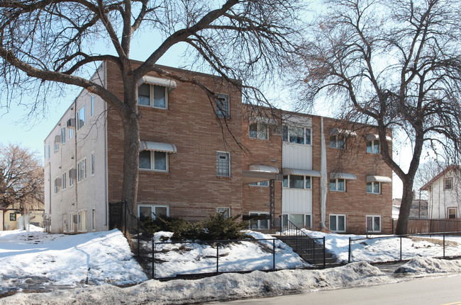 3230 Penn Ave N in Minneapolis, MN - Foto de edificio - Building Photo