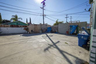 126 E 89th St in Los Angeles, CA - Building Photo - Building Photo