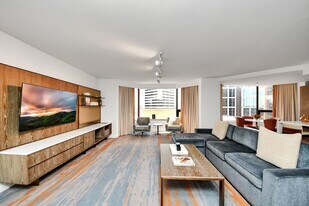 1300 Lamar St in Houston, TX - Building Photo