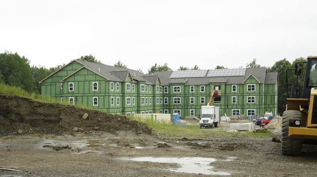 Highland Village Senior Apartments in Edinboro, PA - Foto de edificio - Building Photo