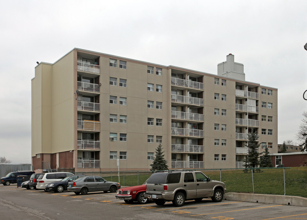 Katlena's Place in Oshawa, ON - Building Photo