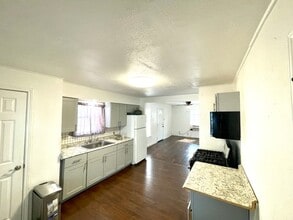 110 Burke Ave in San Antonio, TX - Building Photo - Building Photo