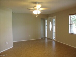 3745 Maxine St in Ft. Myers, FL - Foto de edificio - Building Photo