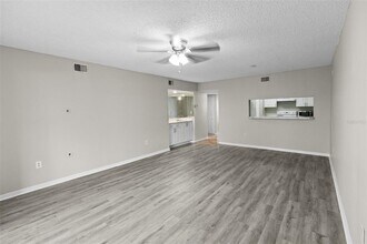 3706 Greenery Ct in Tampa, FL - Building Photo - Building Photo
