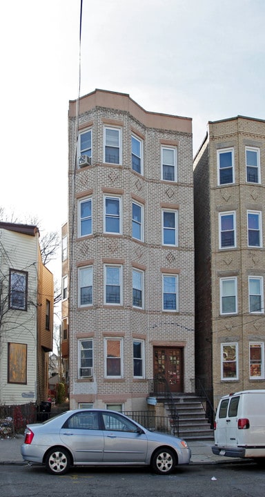 22 Pier St in Yonkers, NY - Building Photo