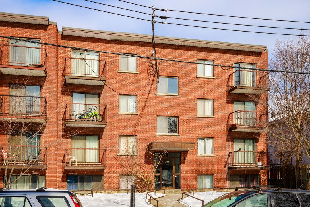 145 Du Moulin Av in Lachine, QC - Building Photo