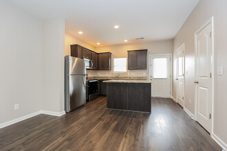 1015 Glen Marcus Dr in La Vergne, TN - Building Photo - Building Photo