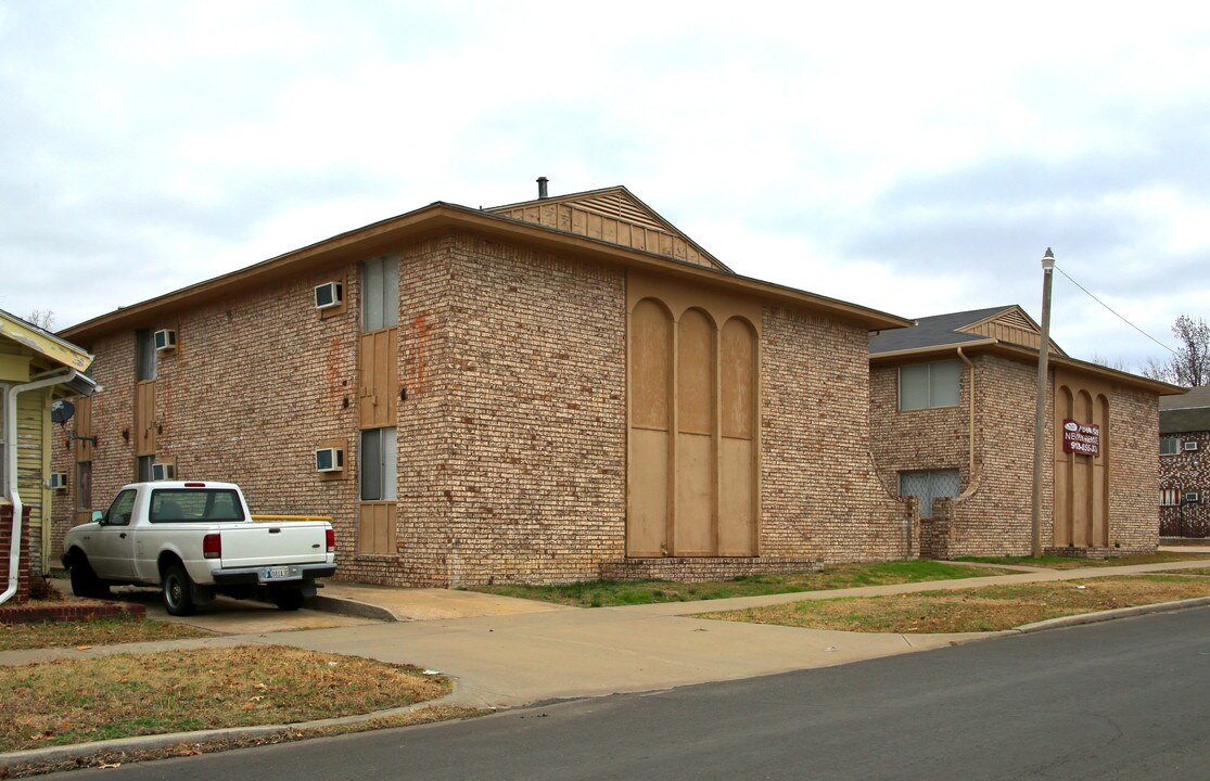 Four Oaks in Tulsa, OK - Building Photo