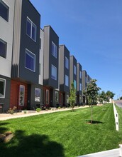 Aero Luxury Townhomes in Layton, UT - Building Photo - Building Photo