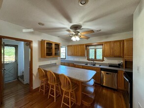 42 School Ln, Unit 2 in Watertown, MA - Foto de edificio - Building Photo