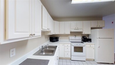 Sierra Vista Apartments in Sioux Falls, SD - Building Photo - Building Photo