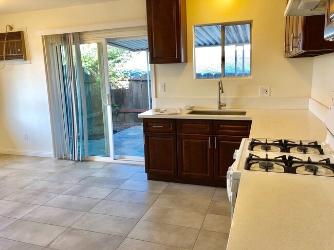 24663 Barton Rd in Loma Linda, CA - Building Photo - Building Photo