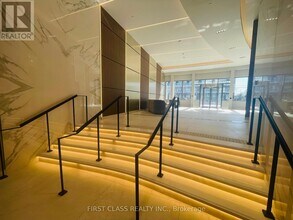 5105 Hurontario St in Mississauga, ON - Building Photo - Building Photo