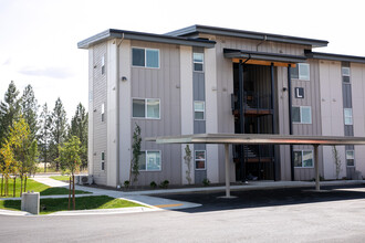 River Landing at Mirabeau in Spokane, WA - Foto de edificio - Building Photo