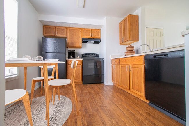 Hickory Green Apartments of Westland in Westland, MI - Building Photo - Building Photo