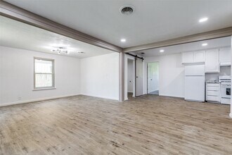 5241 E Berry St in Fort Worth, TX - Building Photo - Building Photo